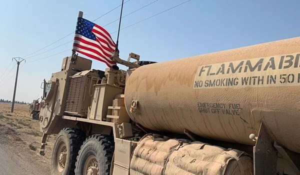 الاحتلال الأمريكي يخرج 70 آلية محملة بنفط مسروق من سوريا إلى العراق