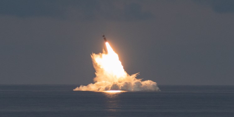 آمریکا دو موشک اتمی را در زیردریا شلیک کرد