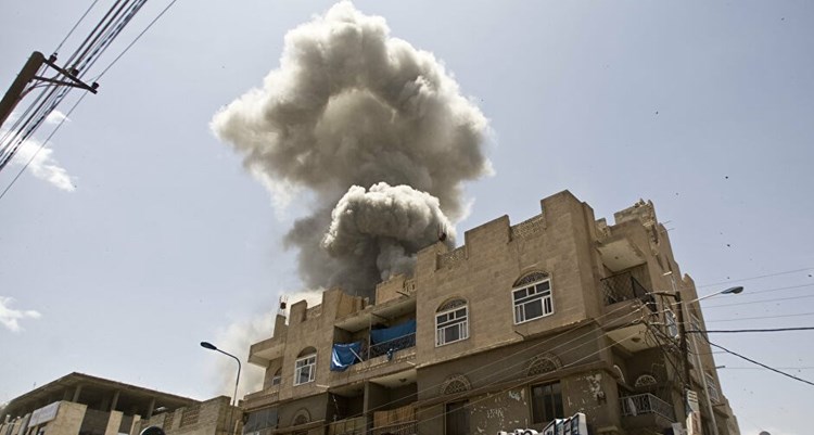 القوات اليمنية تتقدم في مأرب والسعودية ترد باستهداف المدنيين