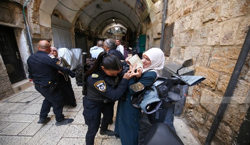 مستوطنون مع قوات الاحتلال يشنون هجمات على مناطق من القدس المحتلة والضفة