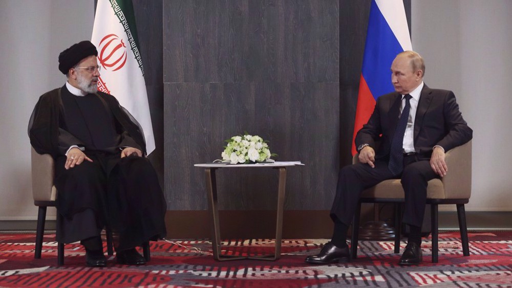 Putin Speaks to Iranian President with Emphasis on Deepening Ties