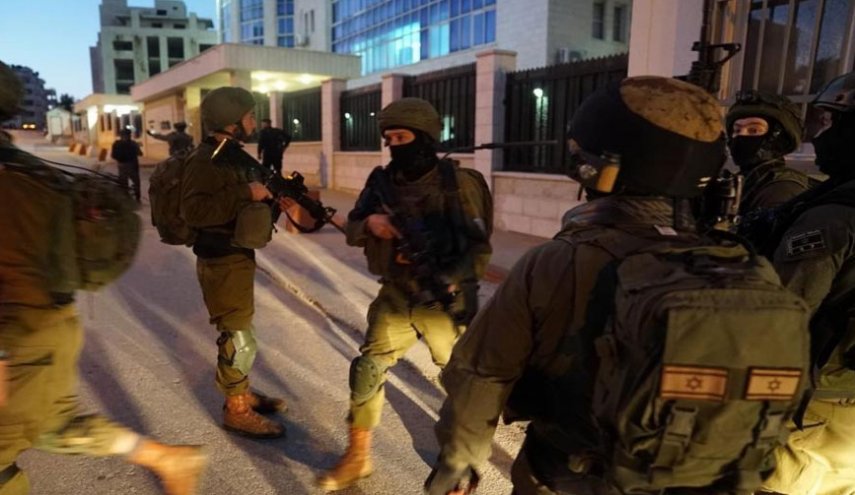 الاحتلال يشن حملة اعتقالات ومداهمات في الضفة و القدس المحتلة