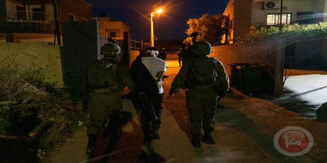 الاحتلال يعتقل ثلاثة فلسطينيين في الضفة الغربية
