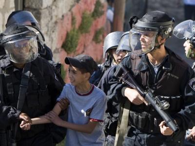 قوات الاحتلال تعتقل طفلا من سلوان