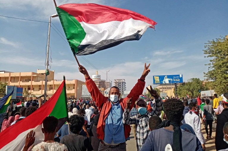 عصيانٍ مدني وإغلاق شامل في السودان والبرهان يتحرك