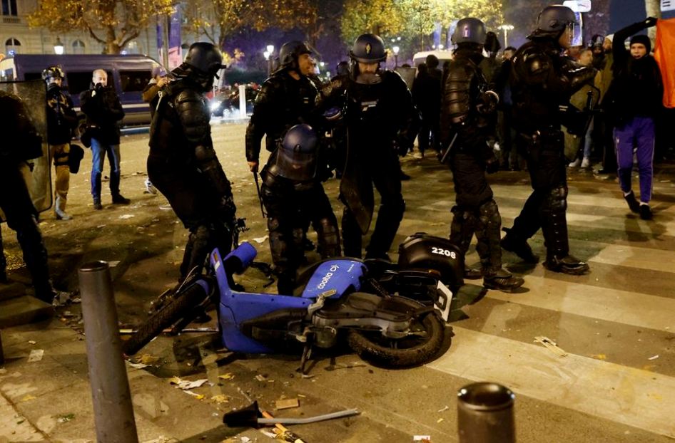French Police Use Tear Gas Against Moroccan Fans in Paris