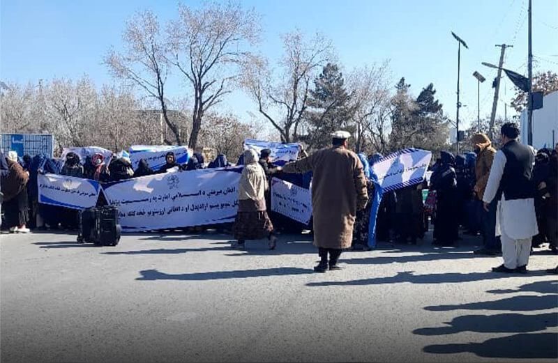 زنان افغانستان علیه آمریکا دست به تظاهرات زدند