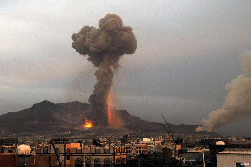 Saudi Warplanes Destroy Telecommunications Facility in Yemeni Capital