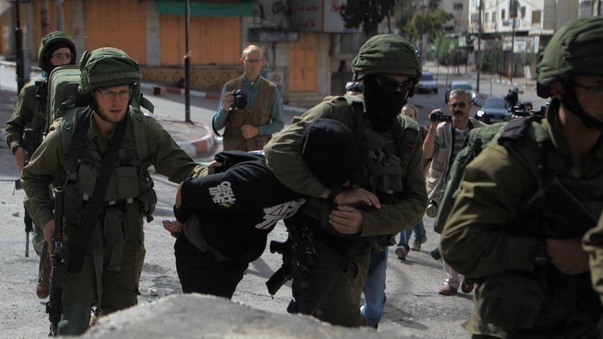 Israeli Occupation Forces Arrest 8 Palestinians in the West Bank