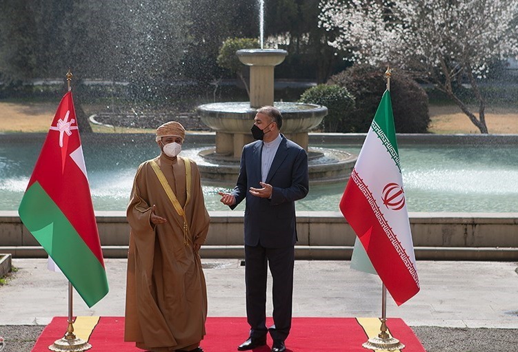 We Want More Contacts with Iran, Says Omani FM