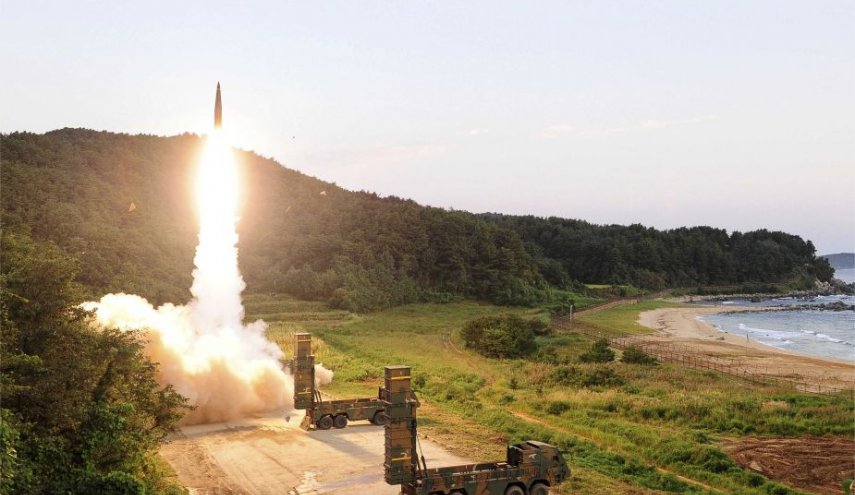 ردا على بيونغ يانغ.. الجيش الكوري الجنوبي يختبر إطلاق صواريخ أرضية وبحرية وجوية