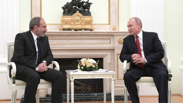 Armenian PM, Putin Talk Amid Escalating Karabakh Tensions