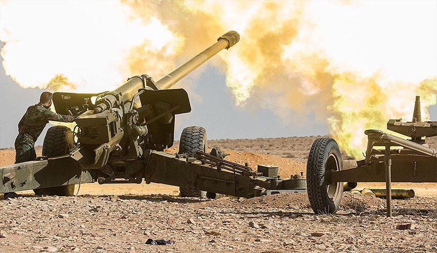 سوريا.. الجيش يدك بالمدفعية الثقيلة مواقع النصرة وحلفائه بسهل الغاب
