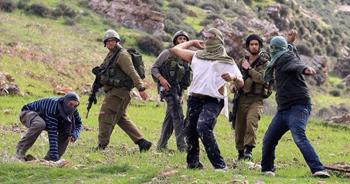 Zionist Settlers Attack Palestinian Vehicles in Occupied West Bank