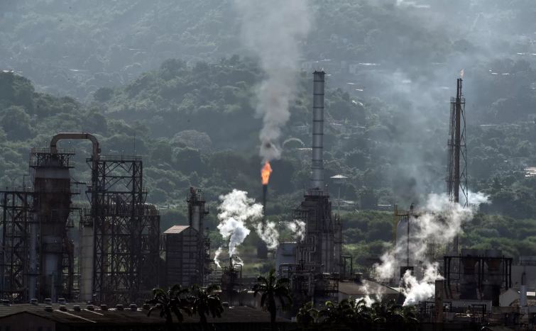 Iranian Petroleum Minister Visits Venezuela to Sign Energy Deals