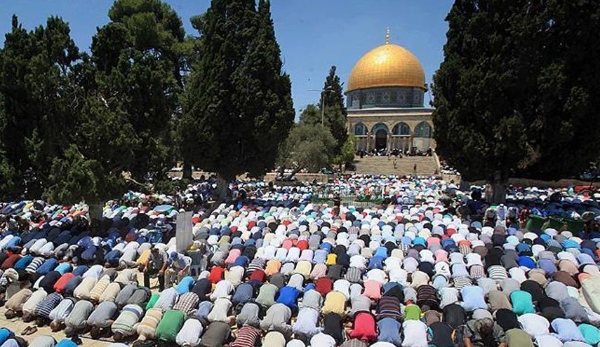 حضور گسترده و معنادار فلسطینی‌ها در نماز عید فطر در مسجدالاقصی