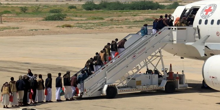 اولین هواپیمای حامل اسرا به مقصد یمن پرواز کرد