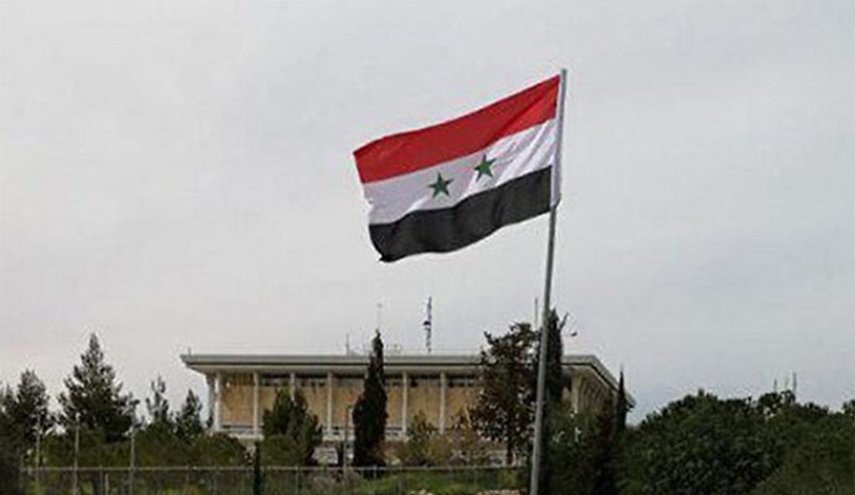 سوريا.. قوات قسد تقوم بانزال أعلامها ورفع العلم السوري على مقراتها