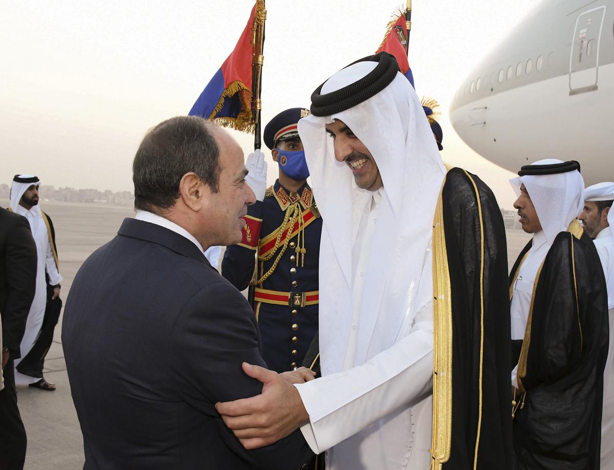 Qatari Emir Arrives in Egypt for 1st Visit Thaw in Ties with Doha