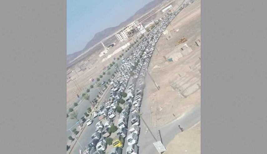 اليمن... أزمة وقود خانقة وطوابير طويلة من السيارات في مأرب