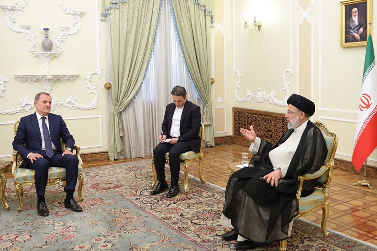 رئيسي: تعزيز العلاقات الجيدة بين طهران وباكو يمكن أن يثمر عن تعاون إقليمي مؤثر