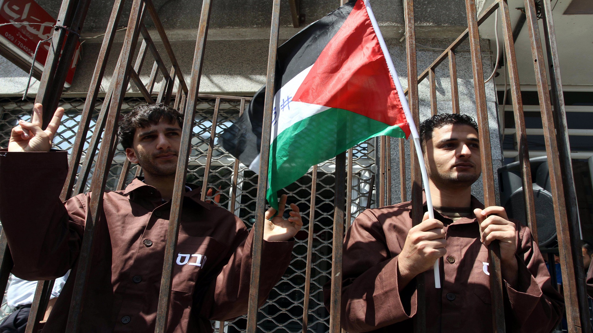 الأسرى الفلسطينيون يبدؤون  خطواتهم التصعيدية بمشاركة جميع الفصائل