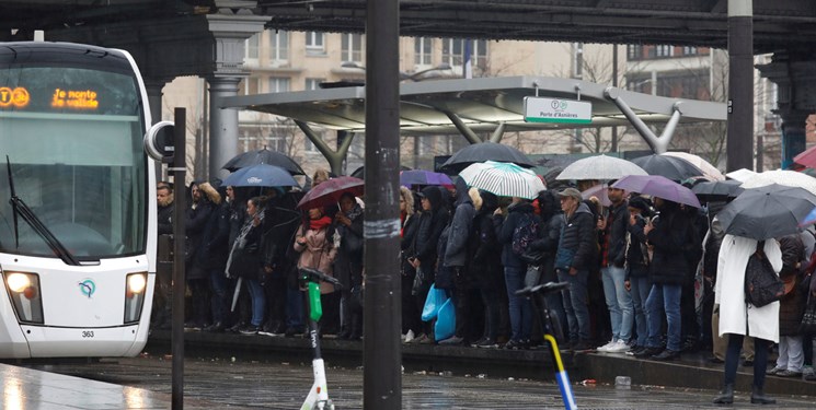 فرانسه با دور جديدي از اعتصابات بدليل دستمزد پائين روبرو مي شود