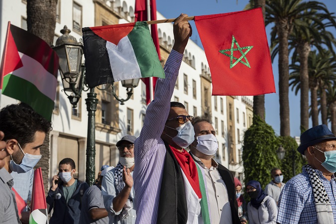 Moroccans Demonstrate against Israel, Burn its Flag