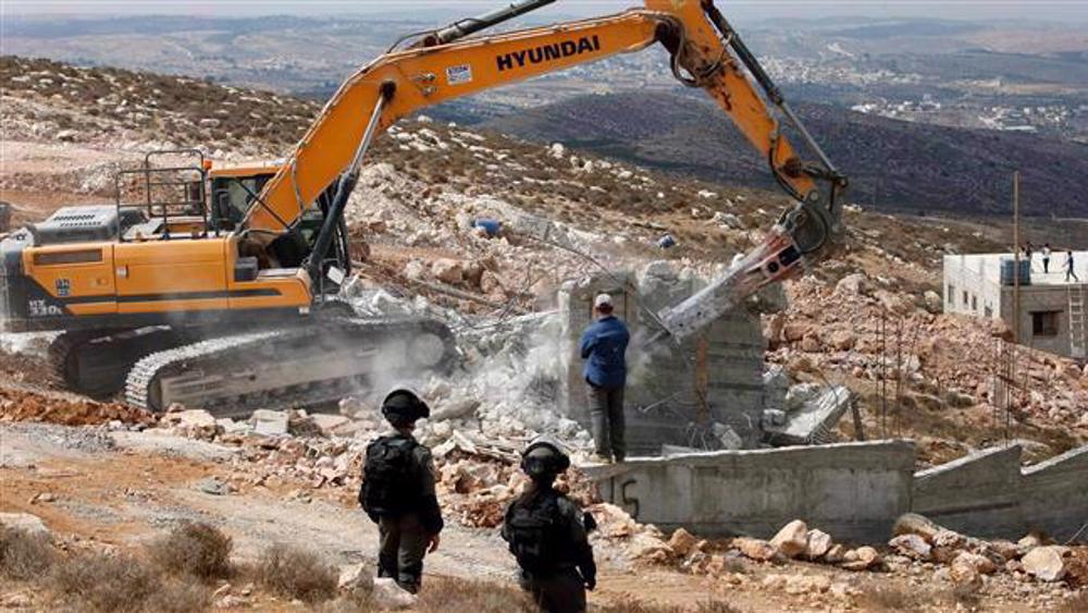 Palestinian Mother of Four Forced by Israeli Authorities to Demolish Her House in Al-Quds