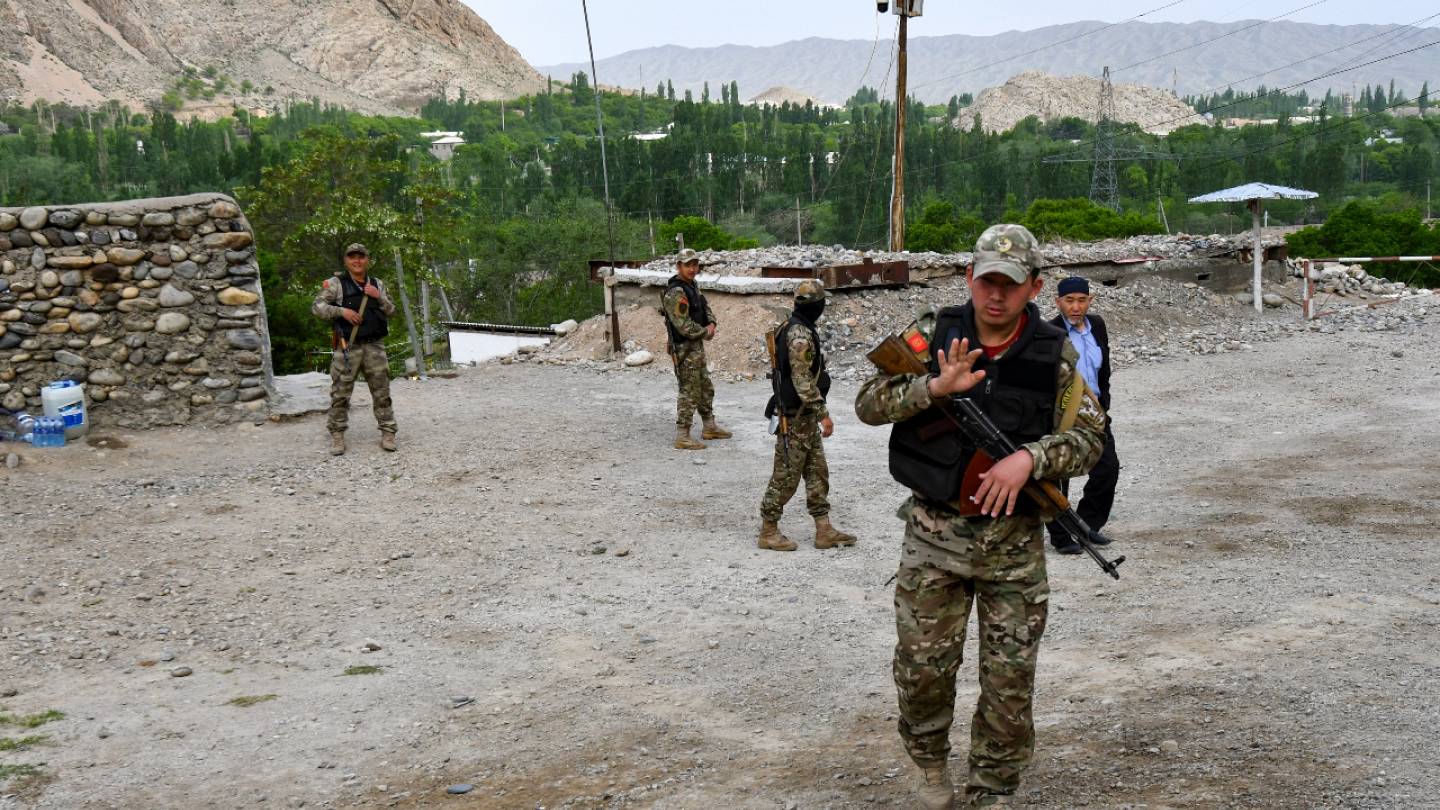 هدنة بين قرغيزستان وطاجيكستان بعد تصعيد حدودي أوقع أكثر من 30 جريحًا
