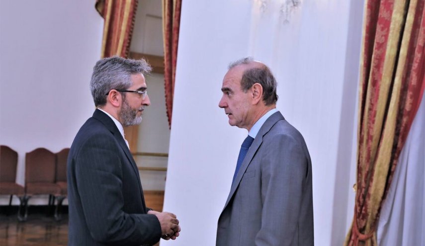 كبير المفاوضين الإيرانيين يعلن عن اجتماع مرتقب مع "انريكي مورا"