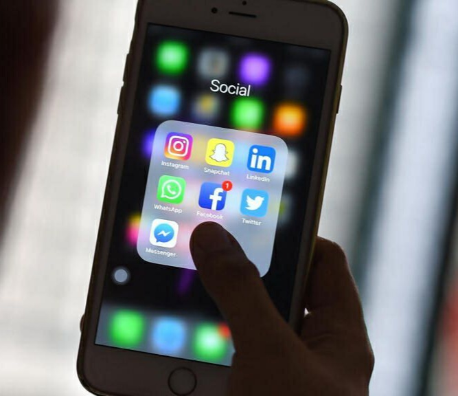جوجل تطالب المستخدمين بإنشاء مفاتيح المرور