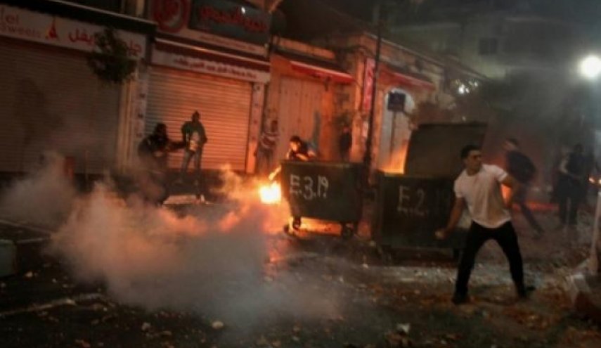 فجر اليوم... إصابات خلال مواجهات شبّان مع قوات الاحتلال بقرية ’بيت ريما’