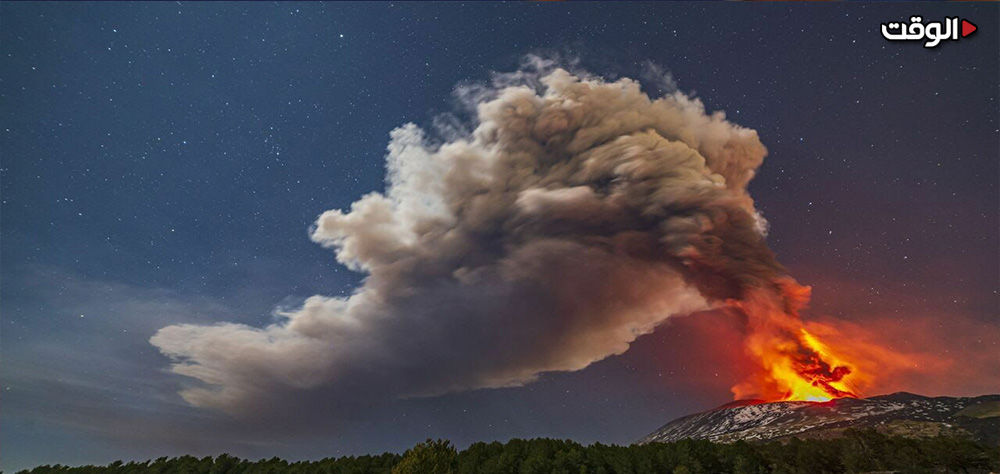 ثوران بركان في المكسيك وإطلاقه أعمدة دخان بارتفاع 6 كيلومترات