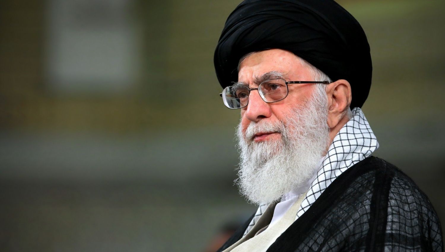 قائد الثورة الإسلامية يعزي بوفاة عقيلة شهيد المحراب السيد الحكيم
