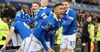 إيفرتون لا يعرف إلا الفوز فى ديسمبر ويفلت من مثلث هبوط الدوري الإنجليزي