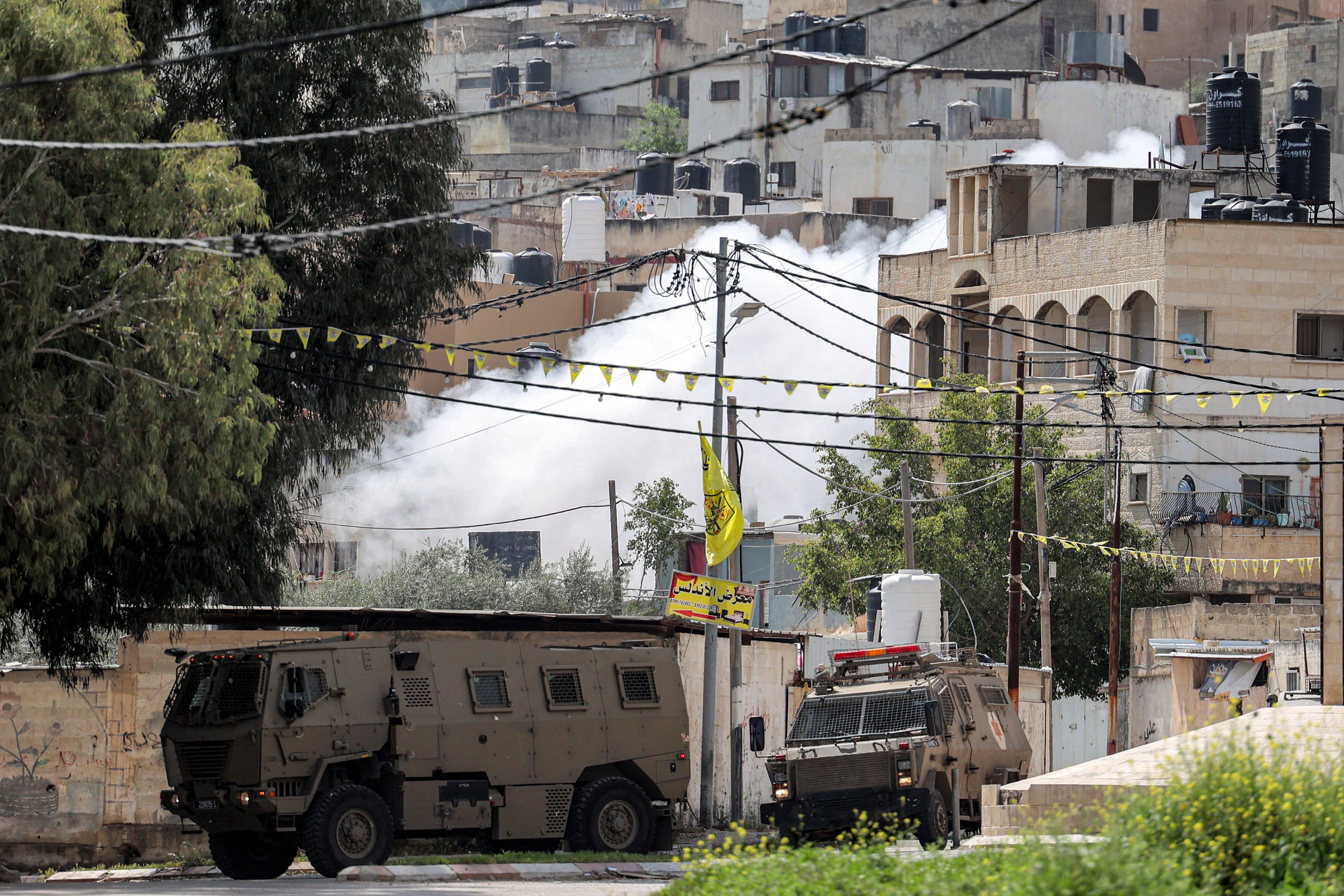 اشتباكات عنيفة وإصابات خطيرة خلال اقتحام قوات الاحتلال مخيم جنين