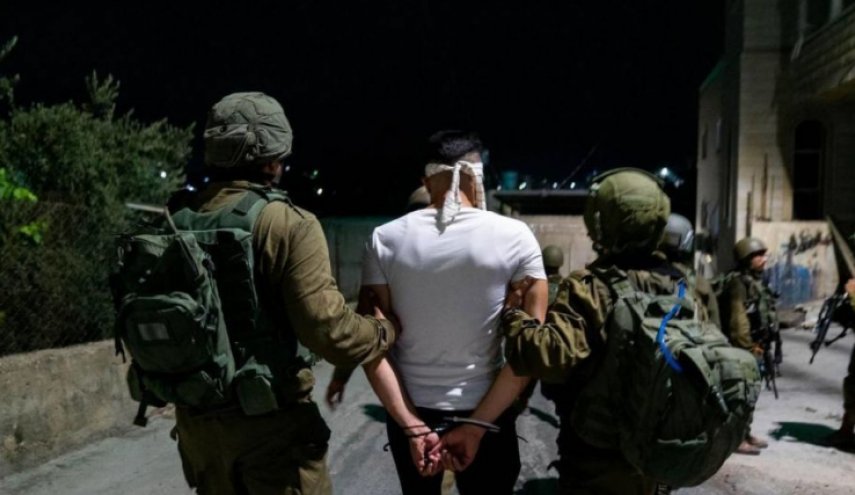 قوات الاحتلال تعتقل 3 فلسطينيين في الضفة الغربية