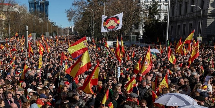 تظاهرات صدها هزار کارمند بخش خدمات درمانی اسپانیا