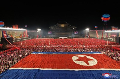 كوريا الشمالية تجري عرضاً عسكرياً بمشاركة كيم جونغ أون