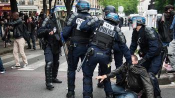 اشتباكات عنيفة بين الشرطة والمتظاهرين في فرنسا