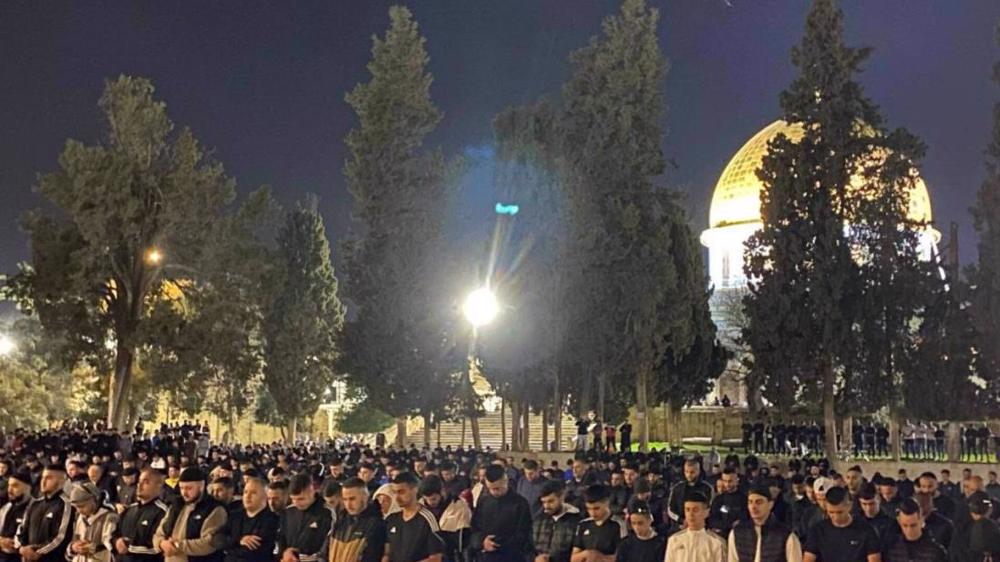 Thousands of Palestinians Attend Morning Prayers in al-Aqsa on Second day of Ramadan despite Israeli Restrictions