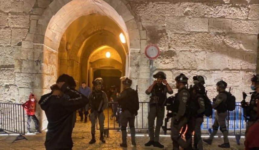 بعد اقتحام المصلى القبلي.. الشرطة الصهيونية تطرد المعتكفين داخل المسجد الأقصى