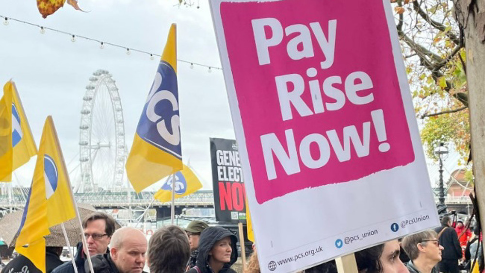 Over 100,000 British Civil, Public Servants to Launch Strike on April 28 over Pay