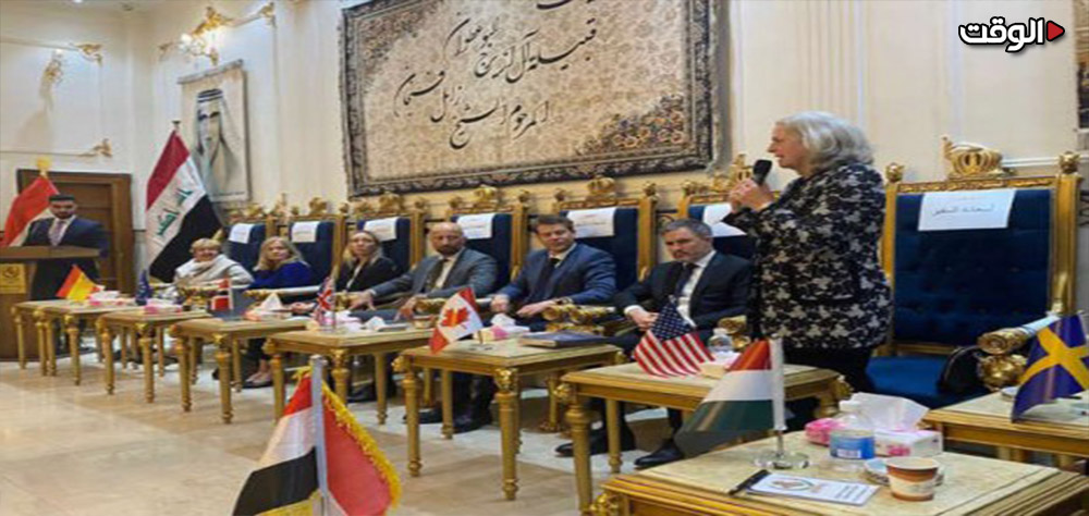 العراقيون يهينون الأمريكان.. سيل من الانتقادات والسخرية يطال السفيرة الأمريكية في العراق