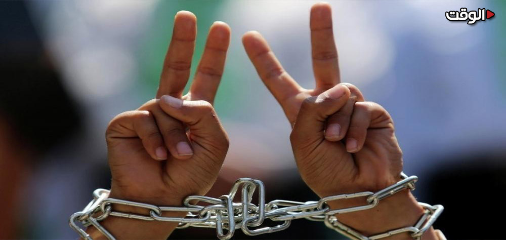 المقاومة الفلسطينية تحيي يوم الأسير وتذكر ب 4900 أسير يقبعون خلف القضبان