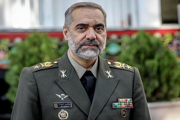 وزير الدفاع: البحرية الإيرانية قادرة على مرافقة ناقلات نفط بلادنا