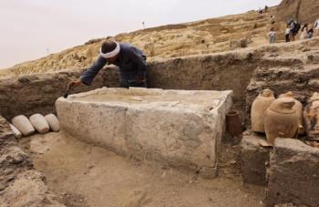 مصر تعلن اكتشاف أكبر وأكمل ورشتين للتحنيط في منطقة آثار سقارة