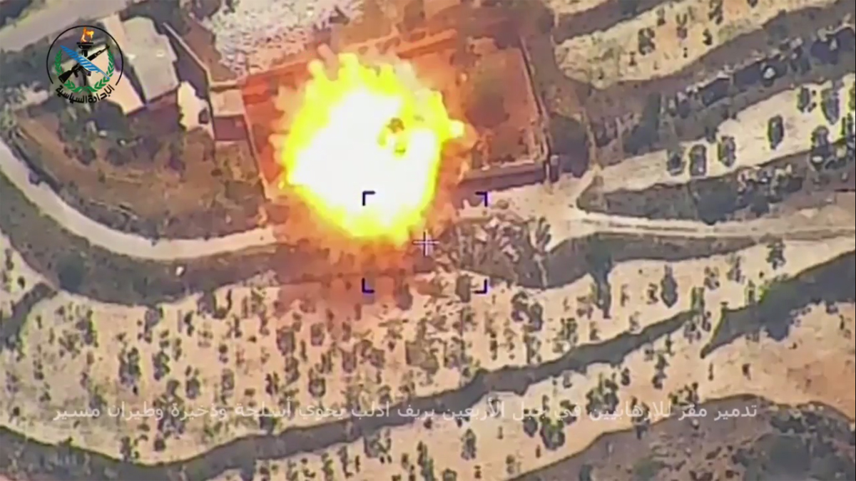القوات الجوية السورية الروسية تدمر مقار للإرهابيين ومواقع لإطلاق الطائرات المسيّرة في ريف إدلب