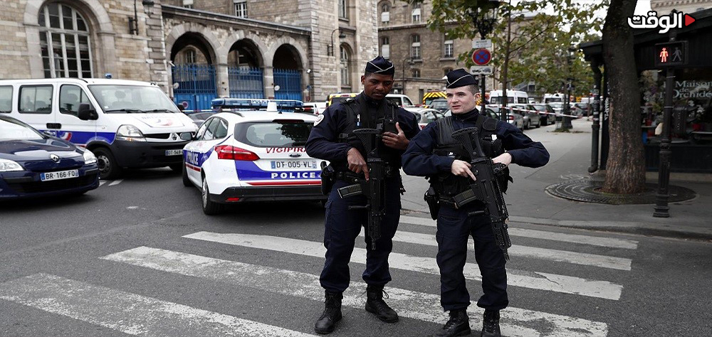 محاكمة مجموعة معادية للمسلمين في فرنسا.. تظاهرٌ بالخروج من عباءة العنصرية